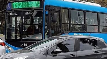 La joven había salido de su casa en Tío Rolo y a las 21.45 tomó el interno 93 de la línea 132 en Ovidio Lagos y Battle y Ordoñez.