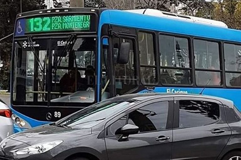 La joven había salido de su casa en Tío Rolo y a las 21.45 tomó el interno 93 de la línea 132 en Ovidio Lagos y Battle y Ordoñez.