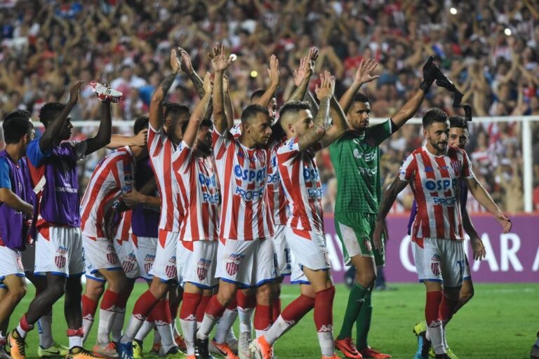 Los rojiblancos golearon y viajarán a Brasil con medio boleto a segunda fase asegurado. Pablo Aguirre.