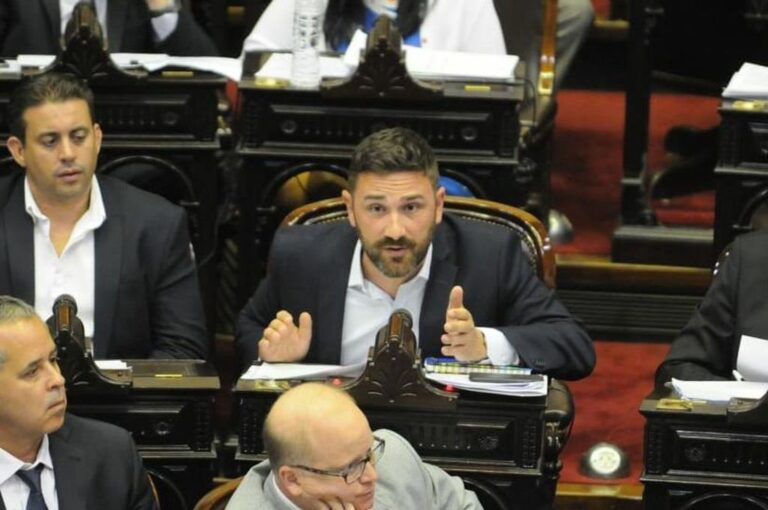 Estévez propicia 'institucionalizar la idea de institucionalizar la concertación y el consenso'. Archivo.