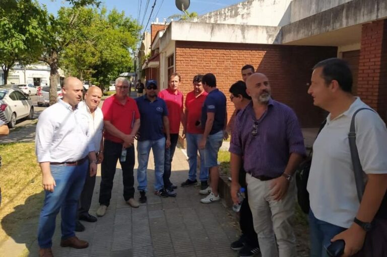 Varios diputados se trasladaron a Reconquista para acompañar a los delegados gremiales en la audiencia en el ministerio de Trabajo. Gentileza.