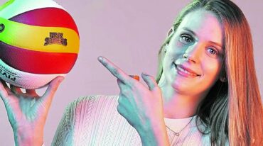 Lucía Fresco en una producción de fotos para el club donde actúa en Corea.