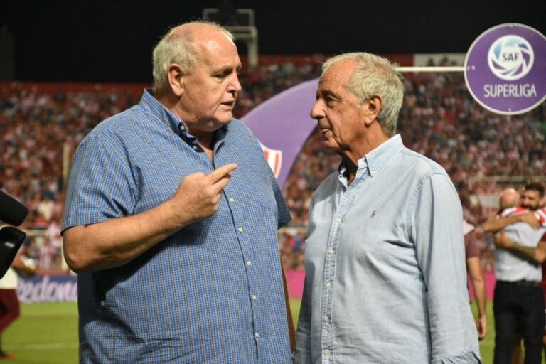 Junto a los grandes. En la foto