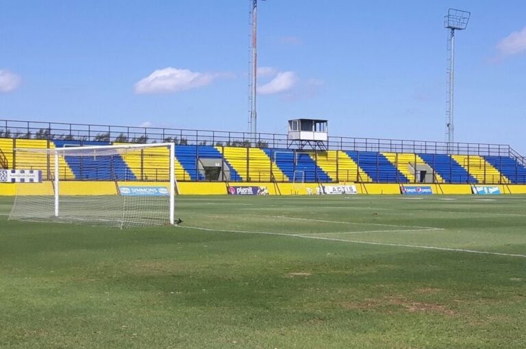 Dirigentes ya empiezan a plantear los problemas de abrir los estadios solo para el ingreso de los equipos y sin público en las tribunas. Archivo.