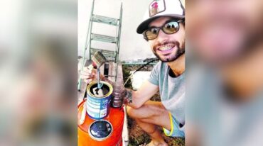 El atleta aprovecha para realizar tareas en su domicilio