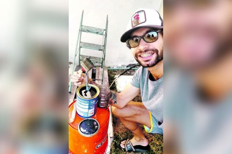 El atleta aprovecha para realizar tareas en su domicilio