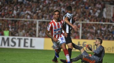 El golazo de Gabriel Carabajal contra el Mineiro en el 15 de Abril