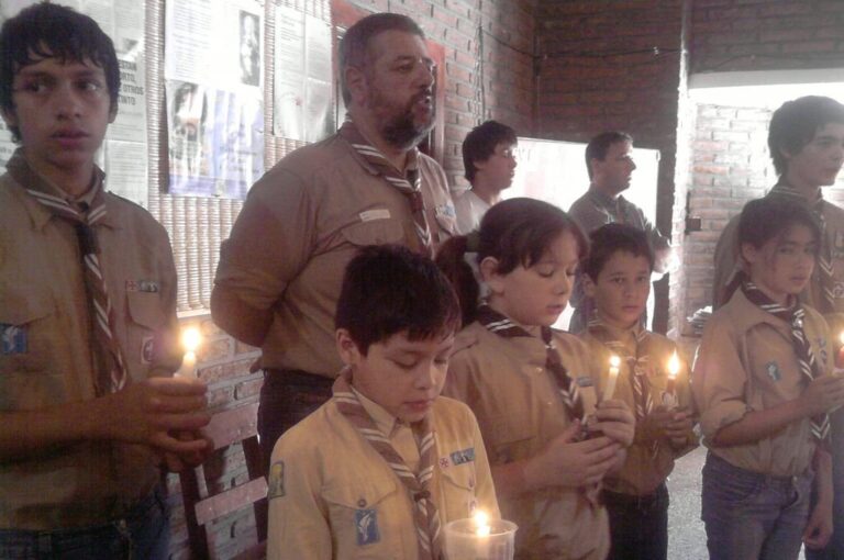 La pedagogía scout tiene la virtud de poder ser aplicada en cualquier ámbito geográfico y temporal adecuándose perfectamente a los regionalismos y con muy pocos recursos