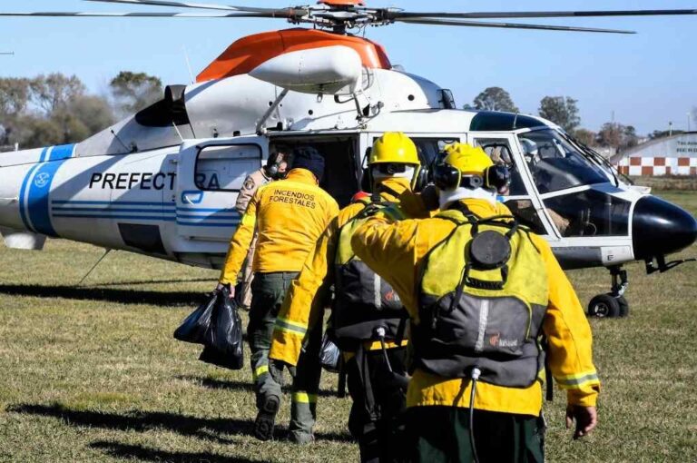 Refuerzos. El operativo de combate al fuego en el delta del río Paraná incluyó recursos del gobierno nacional