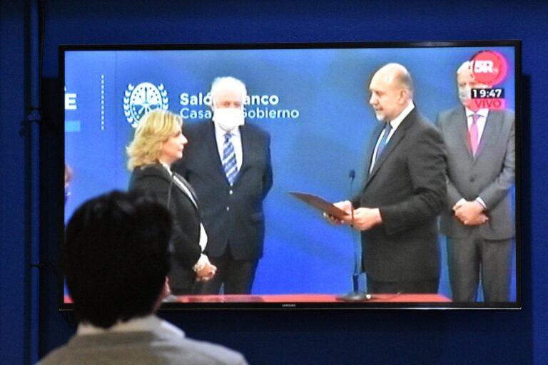 Sin presencia de los medios ni posibilidad de preguntar