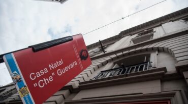 El departamento está a la venta a un precio de 450 mil dólares. Tiene 240 metros cuadrados. Gentileza.