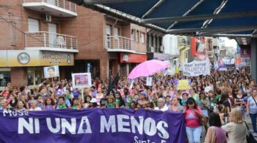 Reclamo. En las calles es unánime. Puertas adentro el riesgo se multiplica. Luis Cetraro