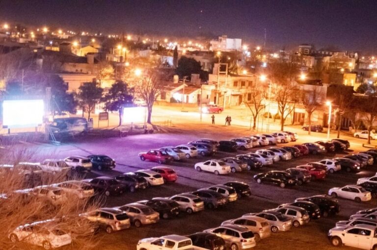La posibilidad de brindar el autocine en Venado Tuerto es consecuencia de una experiencia similar que se impulsó en la localidad de Ramona. Mirador Provincial.