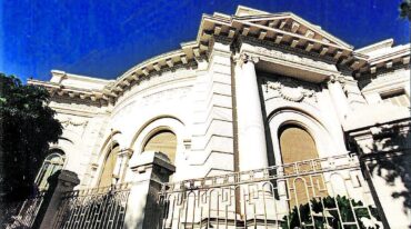 El frente de la sucursal Diamante tiene detalles de valía.