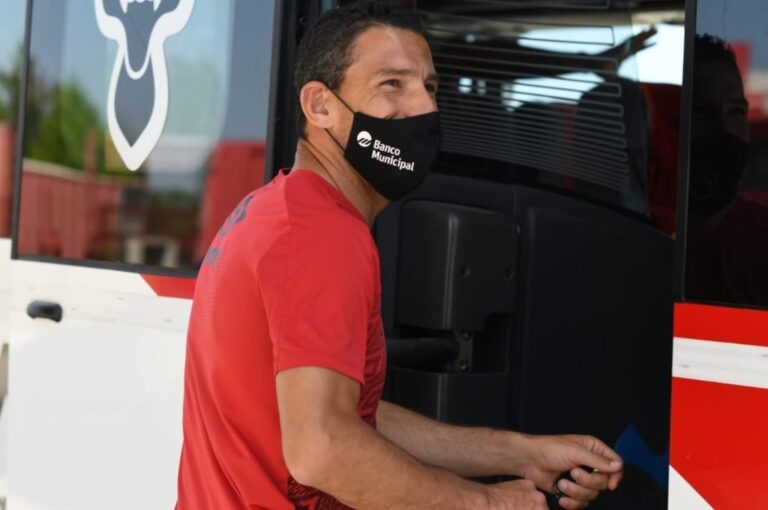 El plantel de Newell's viajó a La Docta para medirse con Talleres. Gentileza.