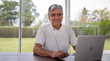 "La Microbiología permite elaborar construcciones fundamentales e interesantes utilizando organismos simples desde un laboratorio relativamente pequeño".   Archivo El Litoral