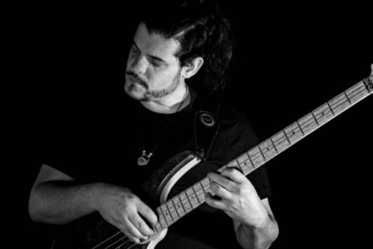 "Soy de escuchar bajistas de diversos estilos porque esa fue siempre mi forma de estudiar y seguir creciendo en el instrumento