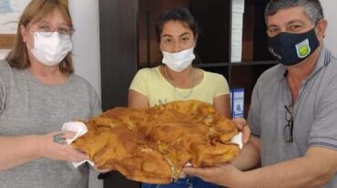 A mediado de septiembre ya se comenzó a palpitar la esencia de la convocatoria con la realización de tres tortas fritas gigantes que fueron exhibidas y compartidas por el equipo de cultura.