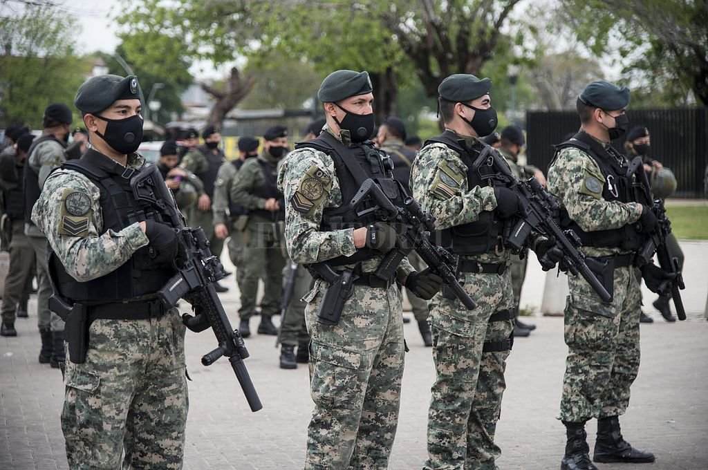 Este jueves se presentó oficialmente a los casi 600 gendarmes que fueron destinados de manera permanente a la ciudad de Rosario para combatir el delito. Marcelo Manera