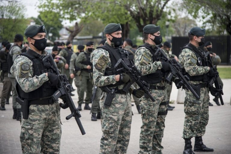 Este jueves se presentó oficialmente a los casi 600 gendarmes que fueron destinados de manera permanente a la ciudad de Rosario para combatir el delito. Marcelo Manera