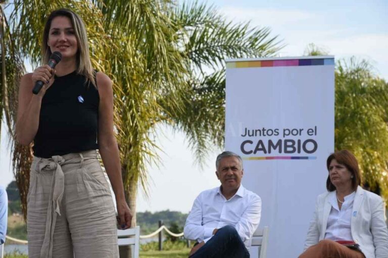 Losada con el respaldo de dirigentes nacionales de Juntos por el Cambio.   Luis Cetraro