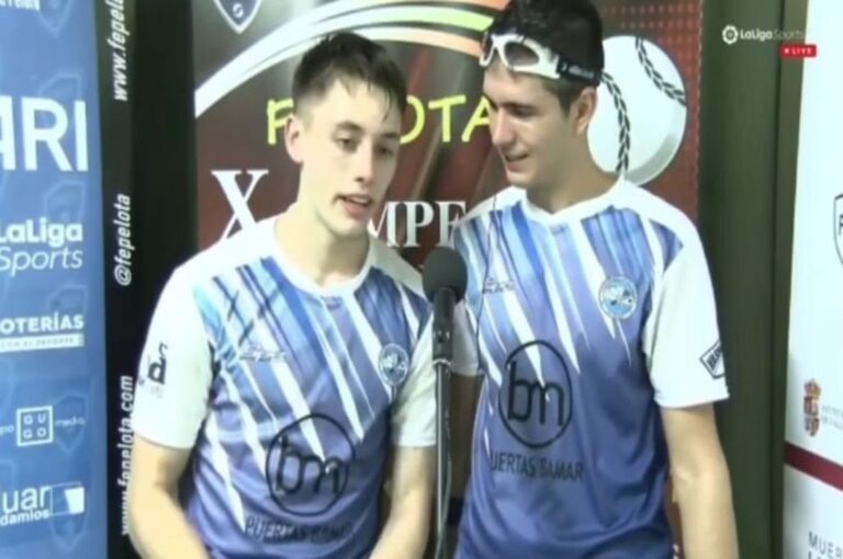 Federico Fernández y Román Maldonado en conferencia post final.