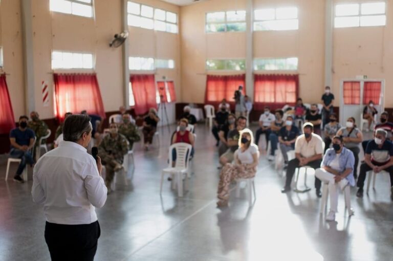La reunión informativa con los vecinos fue realizada en la Escuela N° 185 Álvarez Condarco.