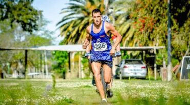 Recolecta basura y es una de las figuras del atletismo. Ejemplo como pocos.