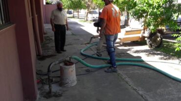 Bomberos Voluntarios de Sastre pusieron manos a la obra y comenzaron con las tareas de refacción del cuartel. Gentileza.