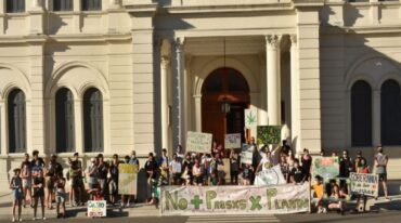 Activistas por la marihuana frente a Casa de Gobierno de Entre Ríos