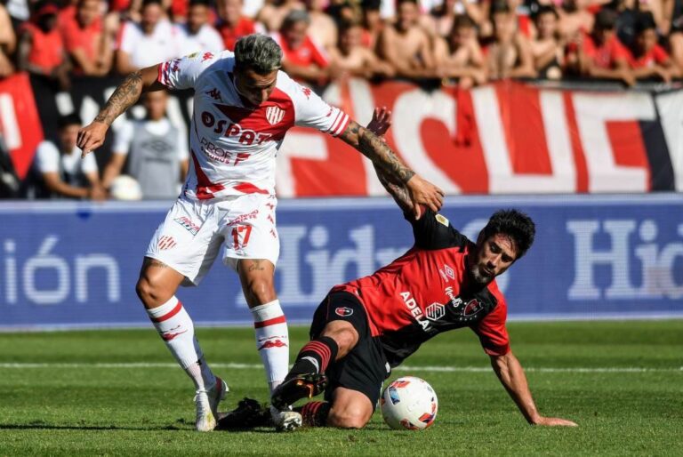 Pablo Pérez marcó el único gol de la tarde en el estadio de NOB. José García.