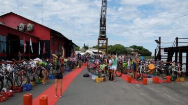 El impactante escenario del parque cerrado en el puerto paceño volverá a montarse en enero próximo. Triatlón de La Paz