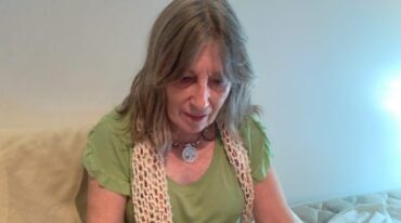"Me dio un beso y me dijo: vos serás artista. Yo le dije que sí. Nunca imaginé que sería poeta"