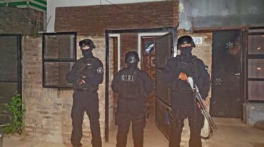 La policía detuvo a un sospechoso del crimen en Dorrego al 3.300. Gentileza: prensa AIC.