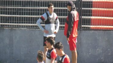 Oliver Benítez regresa a la última línea