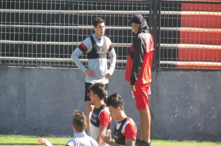 Oliver Benítez regresa a la última línea