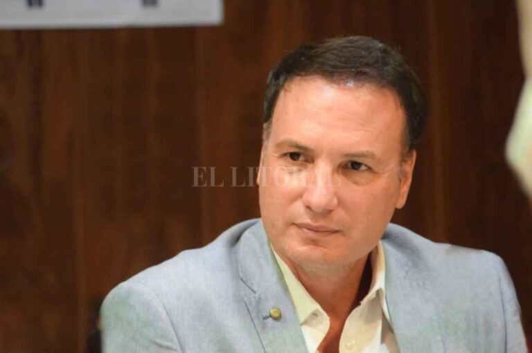 El senador Lisandro Enrico (UCR-General López) no quiere que solo una de las dos localidades logre el estatus municipal. Le fallaron acuerdos en la otra Cámara. Manuel Fabatía