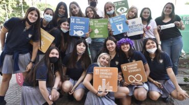 La jornada se organizó en el colegio San José Adoratrices. Alumnos y alumnas participaron de una actividad de separación de residuos. Gentileza