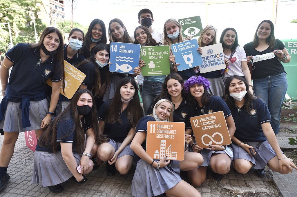 La jornada se organizó en el colegio San José Adoratrices. Alumnos y alumnas participaron de una actividad de separación de residuos. Gentileza