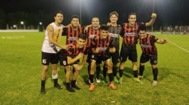 El festejo de algunos jugadores de San Martín (Carlos Pellegrini). Gentileza.