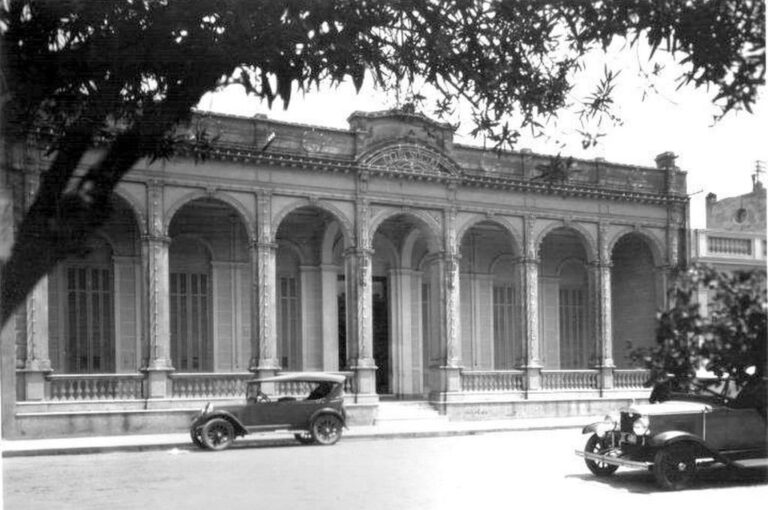 Ubicado en calle San Martín al 958