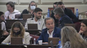 Desde Juntos por el Cambio se impulsó el proyecto de Ficha Limpia y lo acompañó el pleno del cuerpo aunque con disidencia parcial de la justicialista Bruera.    El Litoral