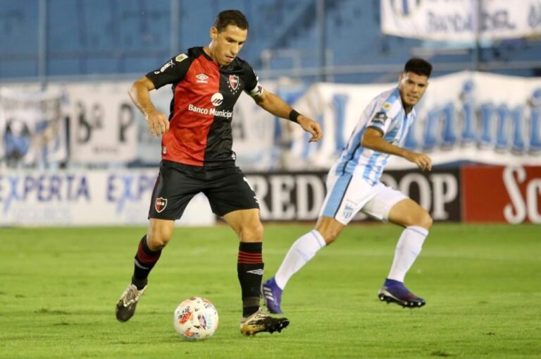 La decisión de Maxi Rodríguez de colgar los botines sacudió al planeta Newell's y obliga