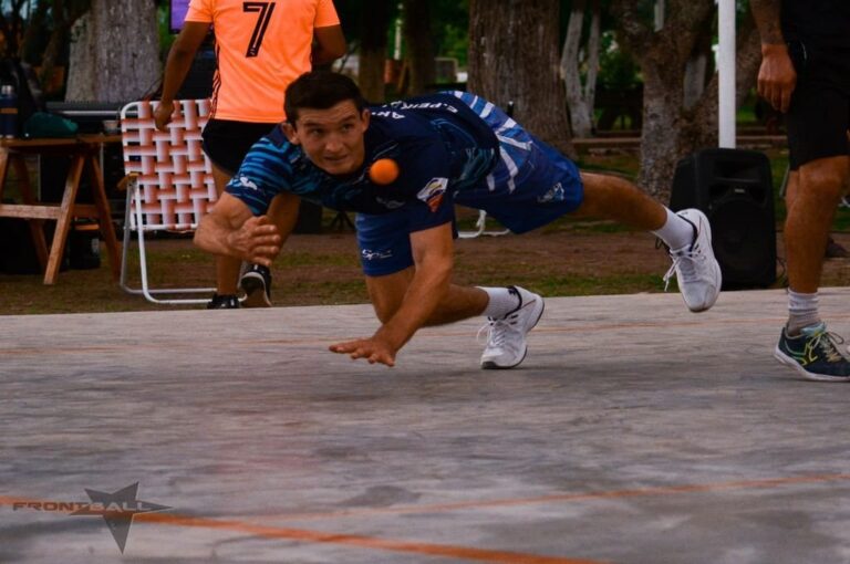 Gran jugada de Esteban Peirano