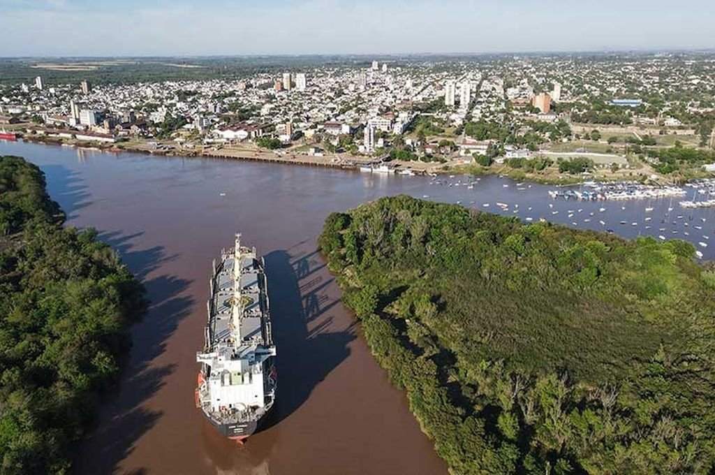 Vista del puerto de Concepción desde el río Uruguay.