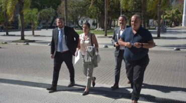 Mayoraz ingresó a la reunión con el radical Julián Galdeano. Archivo