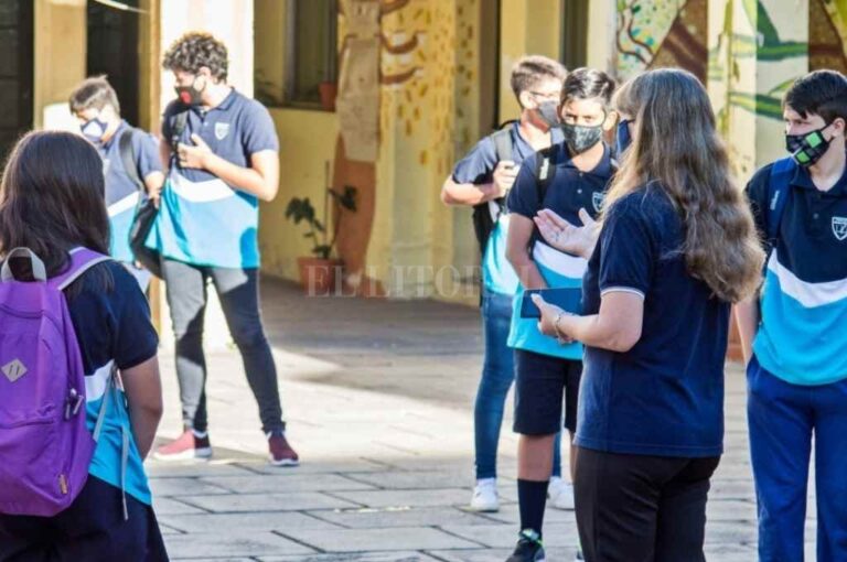 Egresados. Quienes aprueben todos los espacios curriculares no concurrirán a la instancia de revisión prevista para el verano.   Archivo El Litoral