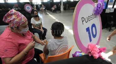 En Santa Fe se avanza con la inoculación a la población de menores. Mauricio Garín