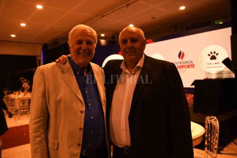 "Sólo somos rivales en la cancha". La última foto juntos: José Vignatti y Luis Spahn en la Fiesta Provincial del Deporte Hugo Pascucci