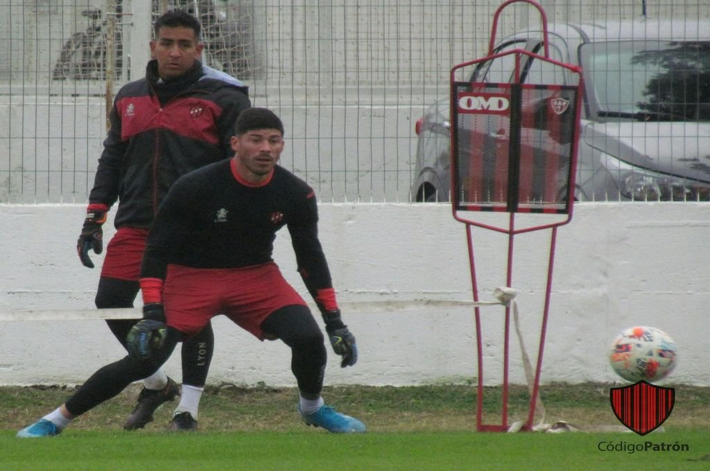 Matías Mansilla podría sostenerse bajo los tres palos
